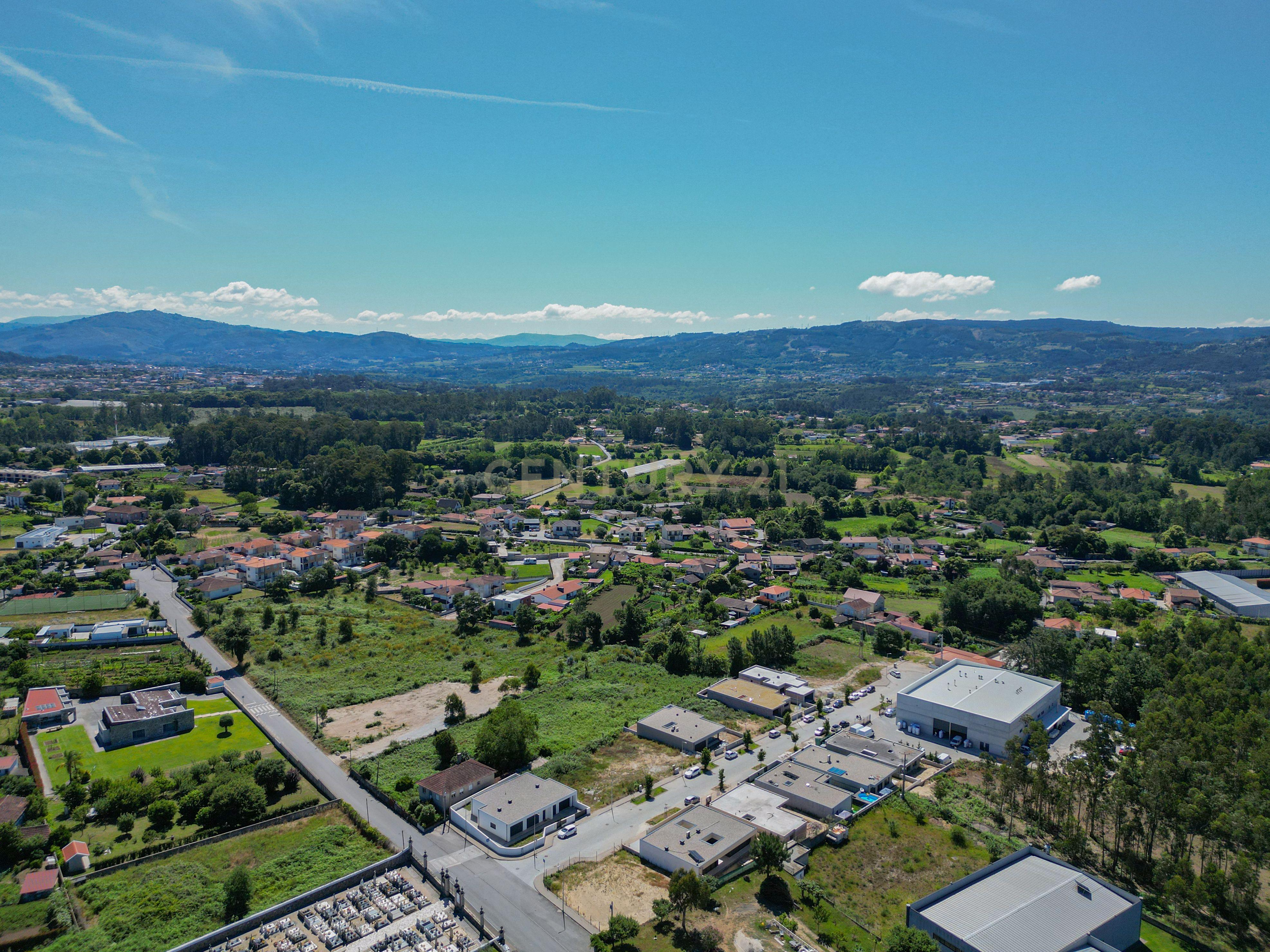 Fotografia 7 de Terreno com Projeto Aprovado em Rendufe, Amares