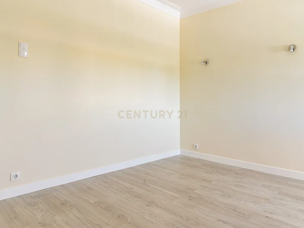 Apartamento T3 renovado na Avenida de Roma, Alvalade, Lisboa. Para Arrendar! - Image 22