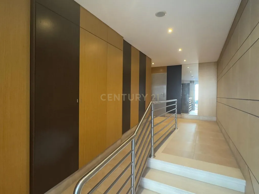 Apartamento T3 na Alta de Lisboa com Box para 2 Viaturas - Image 21