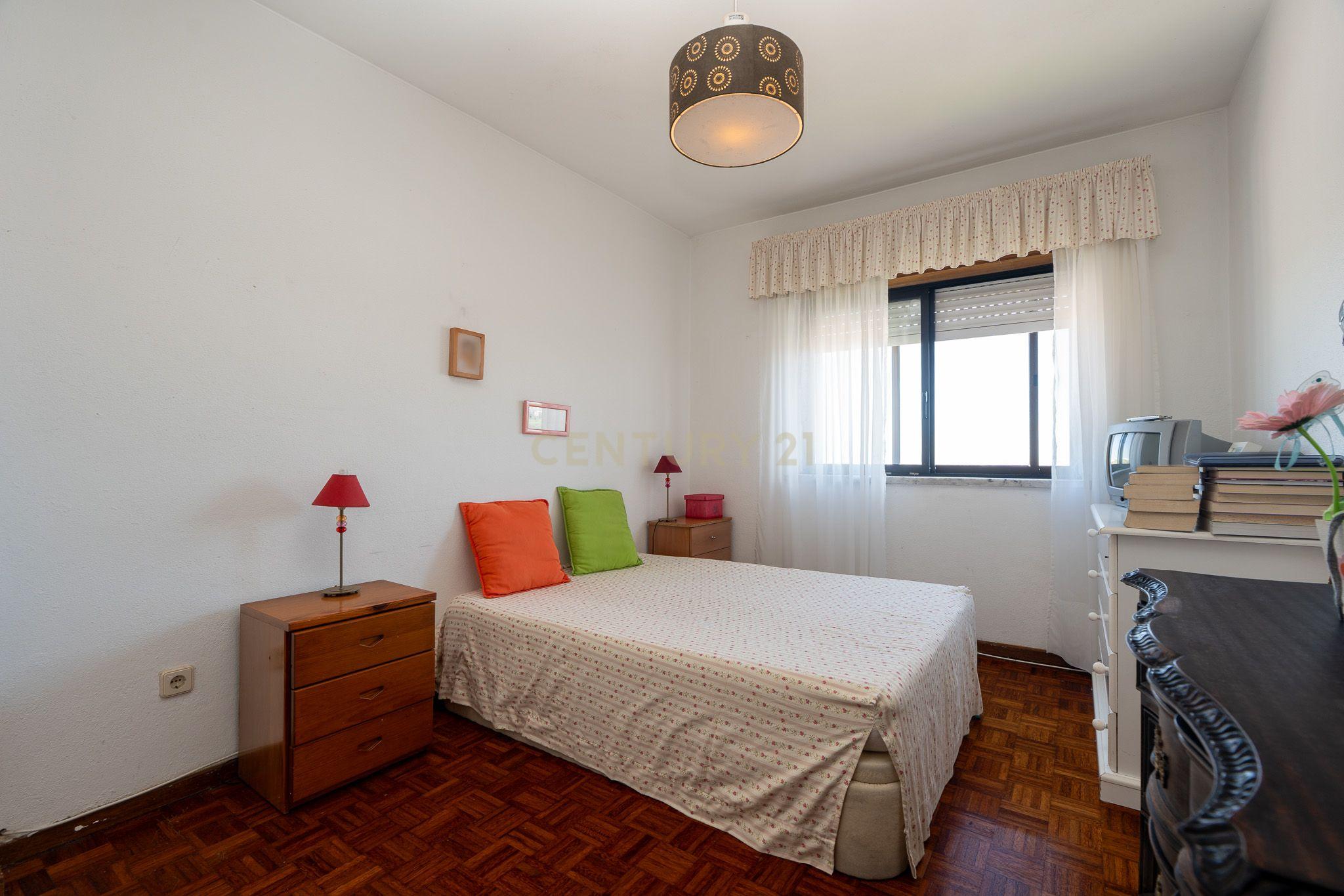 **Fantástico apartamento T4 com arrecadação*** - Image 26