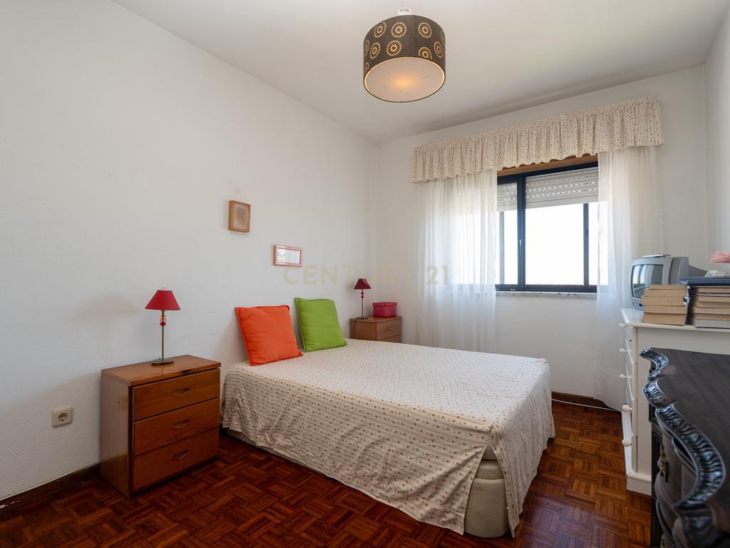 **Fantástico apartamento T4 com arrecadação*** - Image 26