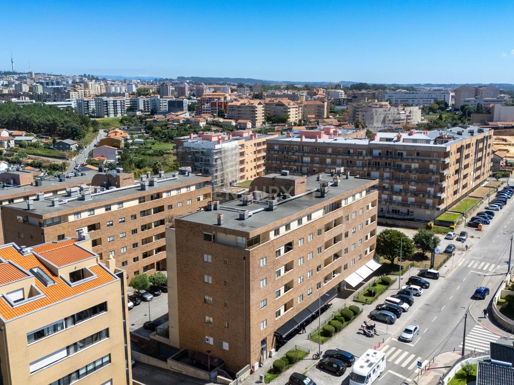 T4 com terraço de 120m² e vistas de mar e rio | Canidelo - Image 35