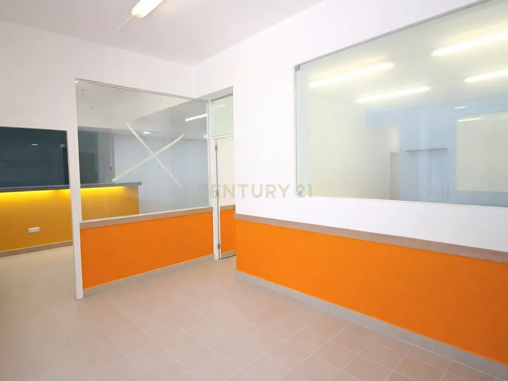 Escritório / Espaço Comercial para Arrendamento em São Martinho – Funchal - Image 5