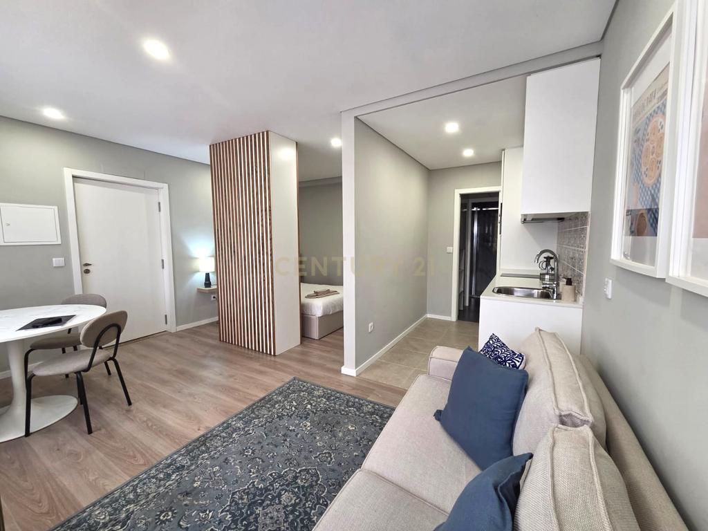 Apartamento T1 – Localização Premium junto ao Metro e El Corte Inglés - Image 3