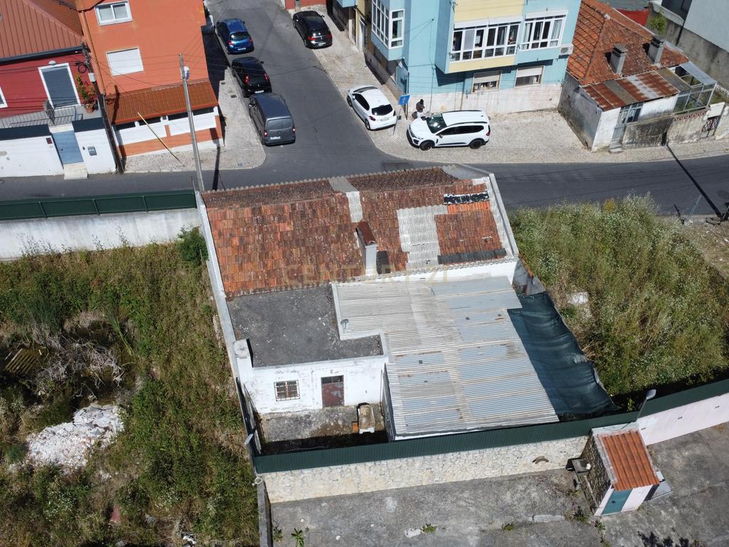 Moradia com 2 apartamentos em Odivelas - Image 11