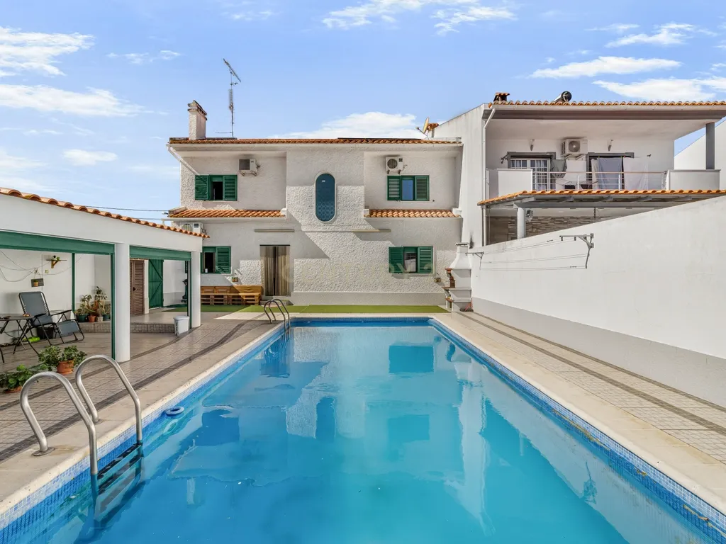 MORADIA T5 COM GARAGEM E PISCINA, 327 M² DE TERRENO PARA USUFRUIR - Image 26