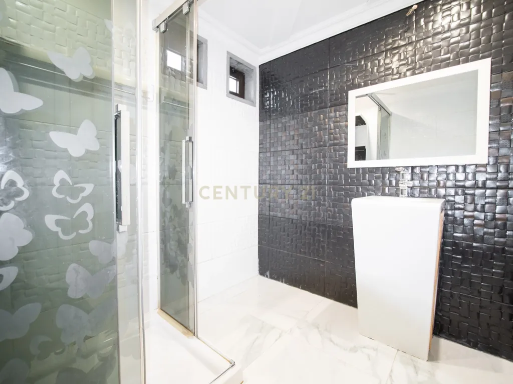 Apartamento T4 em Odivelas com Garagem e Elevador - Image 72