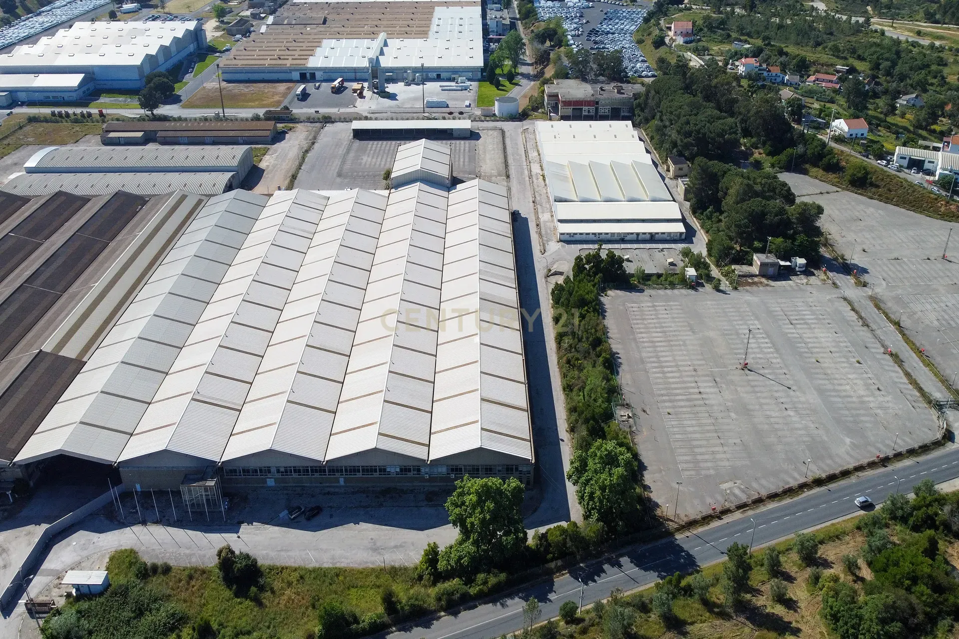 Armazém 10.000m2 Setúbal - Image 1