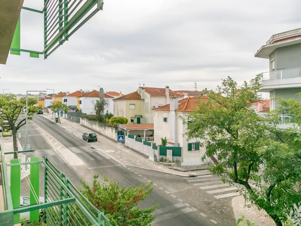 Apartamento T2 Remodelado na Prestigiada Avenida Jaime Cortesão em Setúbal – Próximo da Zona Ribeirinha - Image 13
