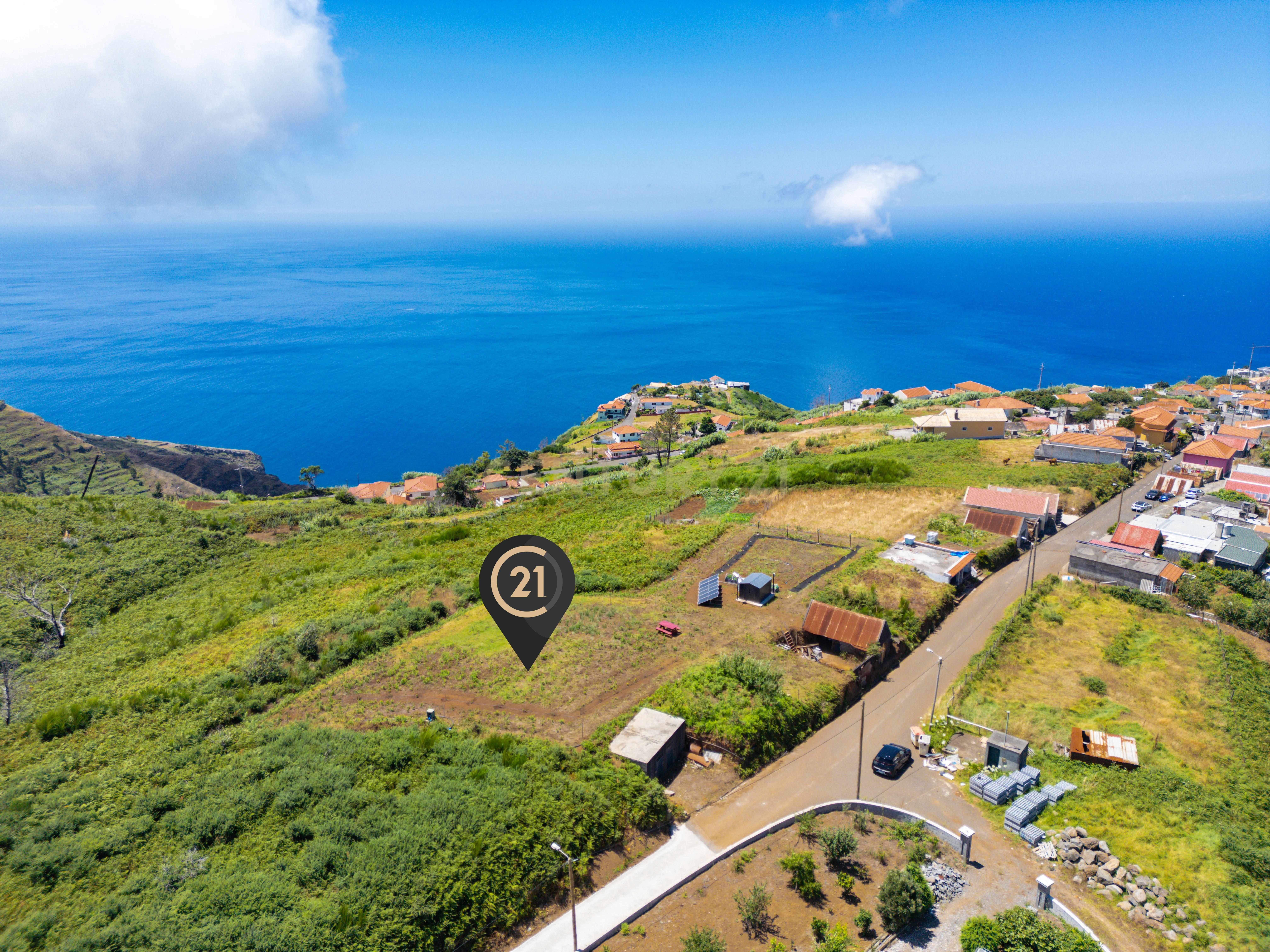 Fotografia 7 de Land with Two Haystacks for Sale - Fajã da Ovelha, Calheta