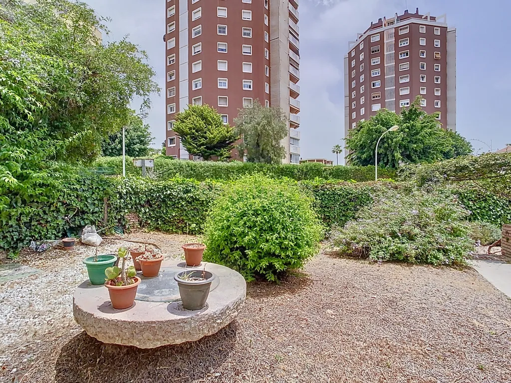 À Venda! Terreno Urbanizável com Edificações em El Limonar, Málaga - Image 19