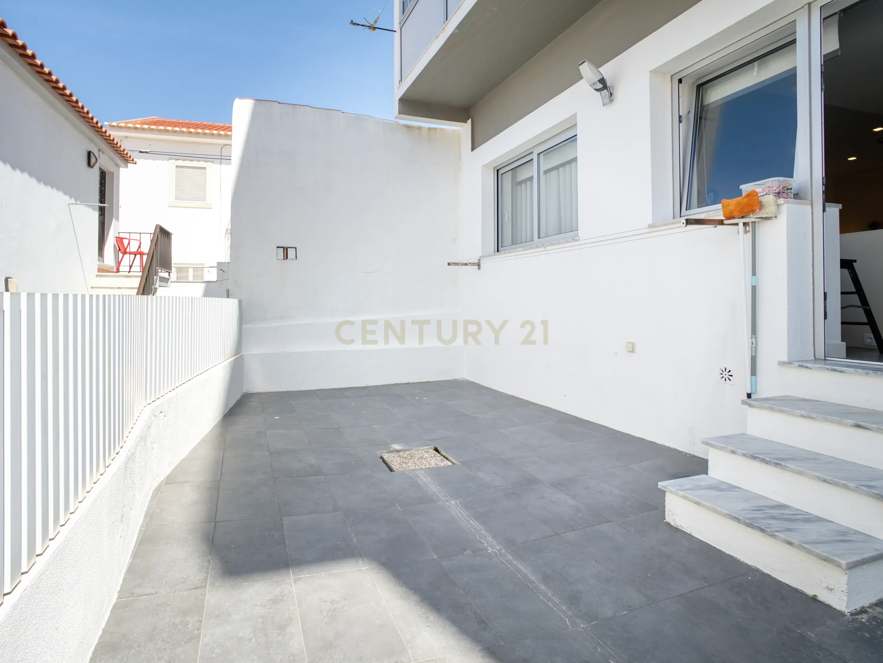 Apartamento Moderno T2 em Nazaré - Perto da Praia e Serviços - Image 13