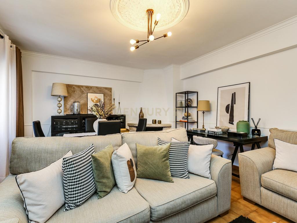 Apartamento T3 Renovado com Vista Panorâmica no Cacém, Sintra, Lisboa - Image 4