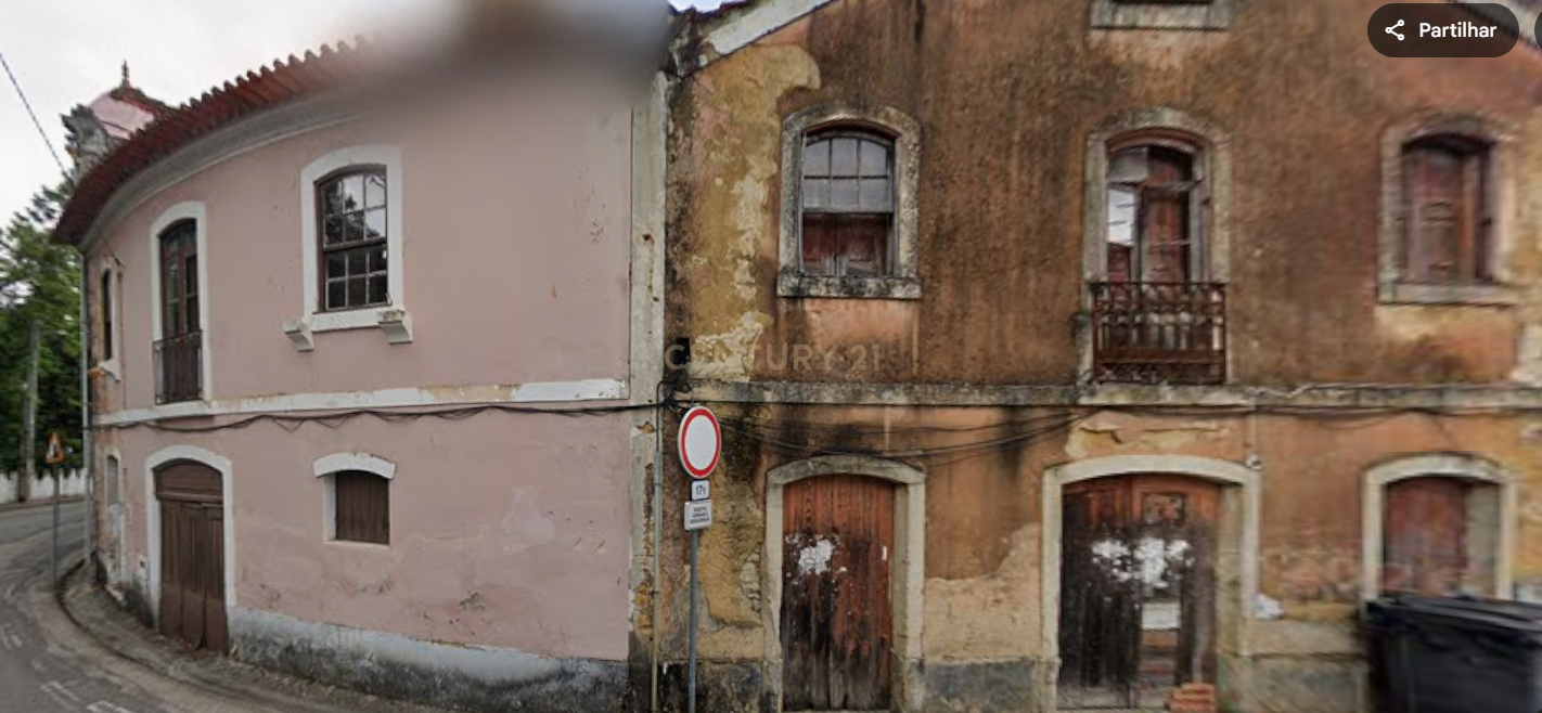 Fotografia 2 de Moradia Familiar ou Bi Familiar para Reabilitação no Centro de Mogofores – Excelente Oportunidade de Investimento