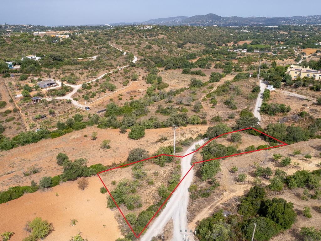 Terreno Rústico de 2.660 m² entre Pechão e Estoi - Image 3