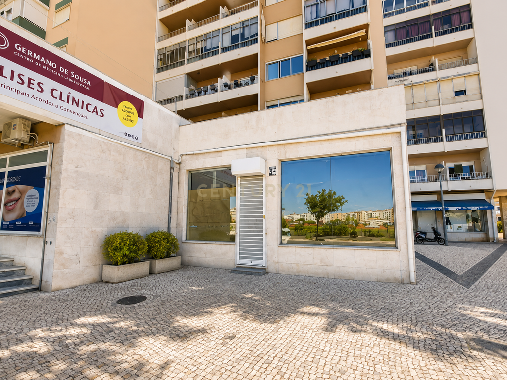 ESPAÇO COMERCIAL TOTALMENTE REMODELADO | PRONTO A RECEBER O SEU NEGÓCIO - Image 1