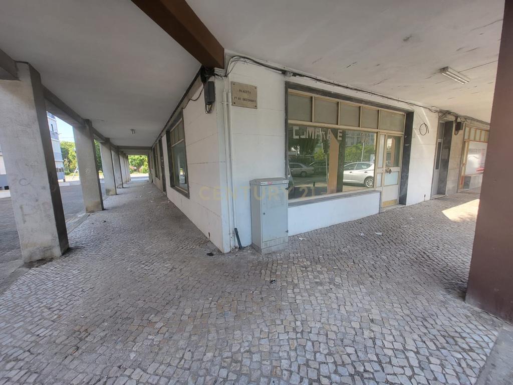 Loja para Arrendamento | 142,74 m² | Baixa da Banheira | 1200€/mês - Image 1