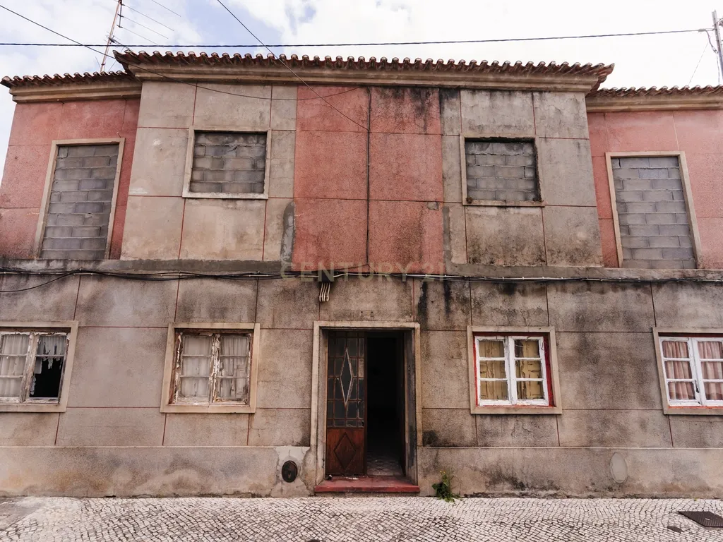 Prédio para remodelação no Entroncamento junto à estação de comboios - Image 5