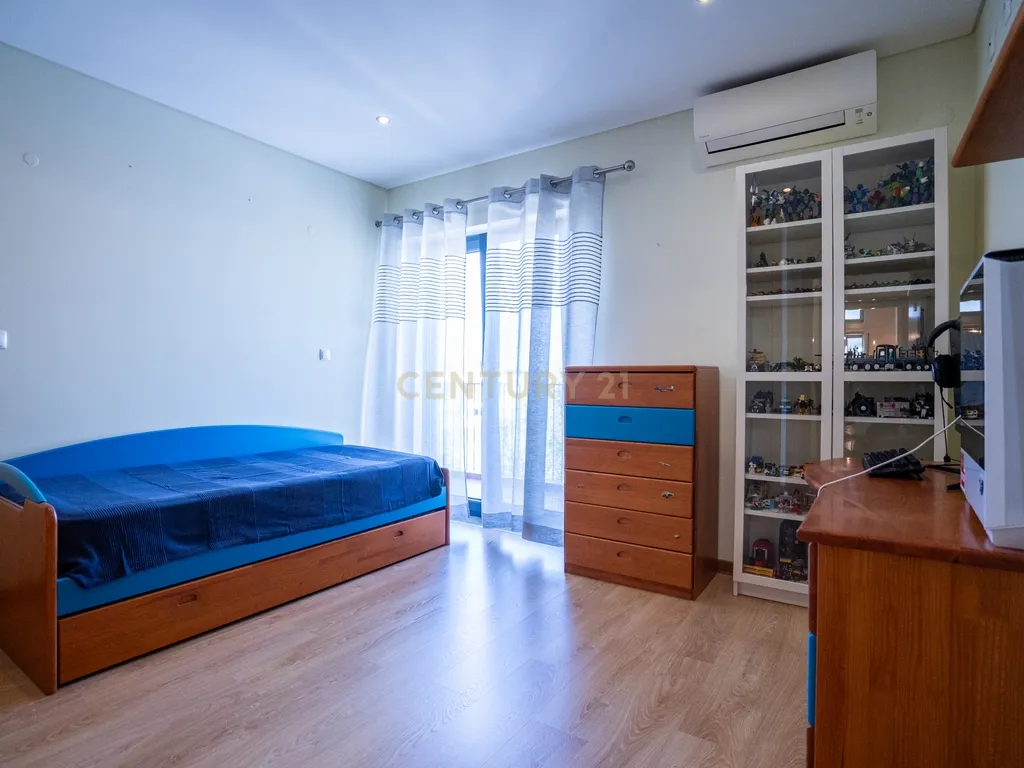 Moradia Contemporânea T4 em Santo António da Charneca - Barreiro - Image 23