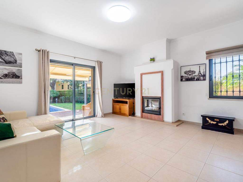 Moradia Unifamiliar de Prestígio | Quinta dos Álamos I Guia – Albufeira | T5 | Piscina | Jardim - Image 5