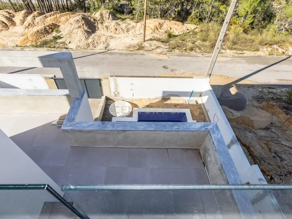 Carisma e boas áreas na sua Moradia Nova T4 Suites!!! no Pinhal do General - Image 92