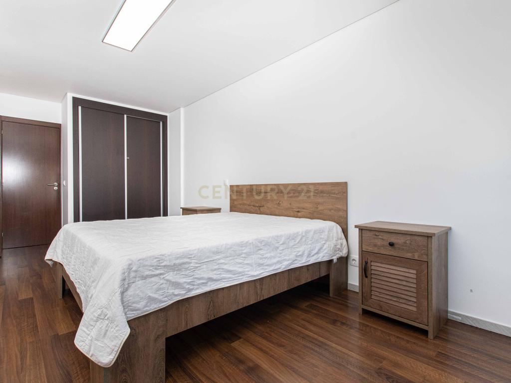 T4 Duplex Premium com Terraço / Arrecadação / 5 Lugares de Estacionamento / Marinha Grande - Image 16