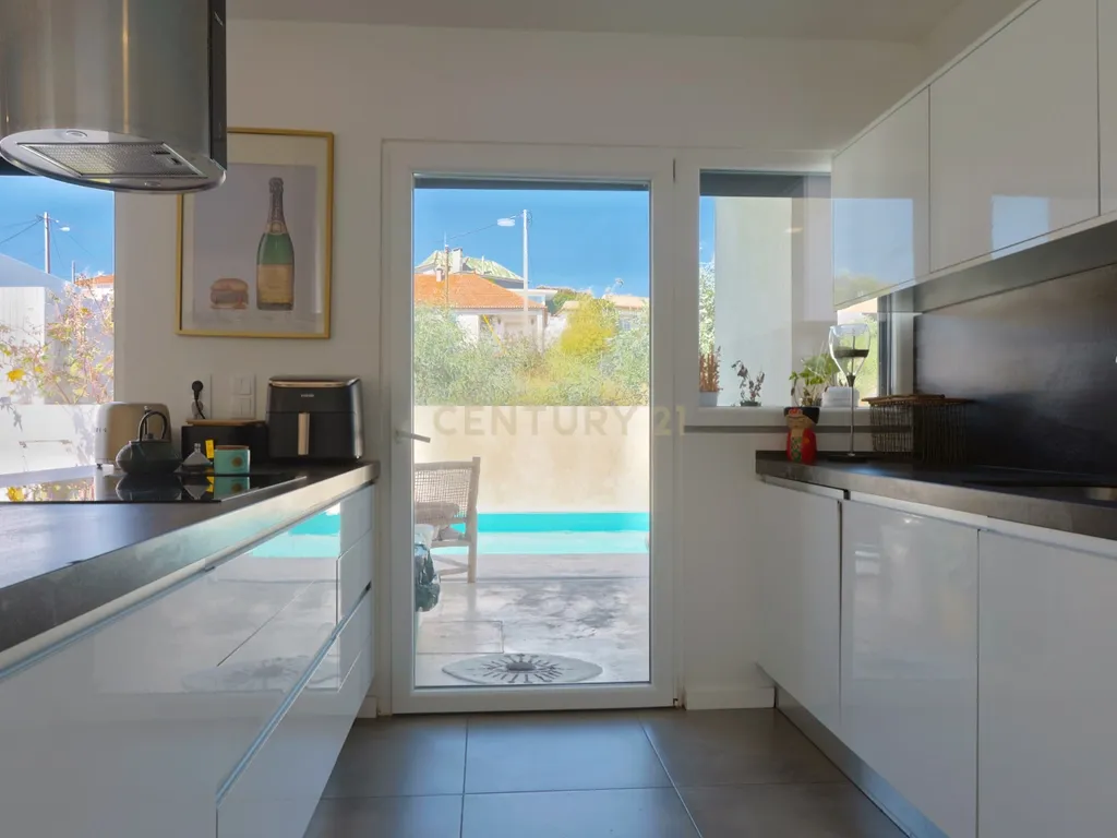Moradia Banda Térrea T4 com Piscina | Charneca da Caparica | Almada - Image 18