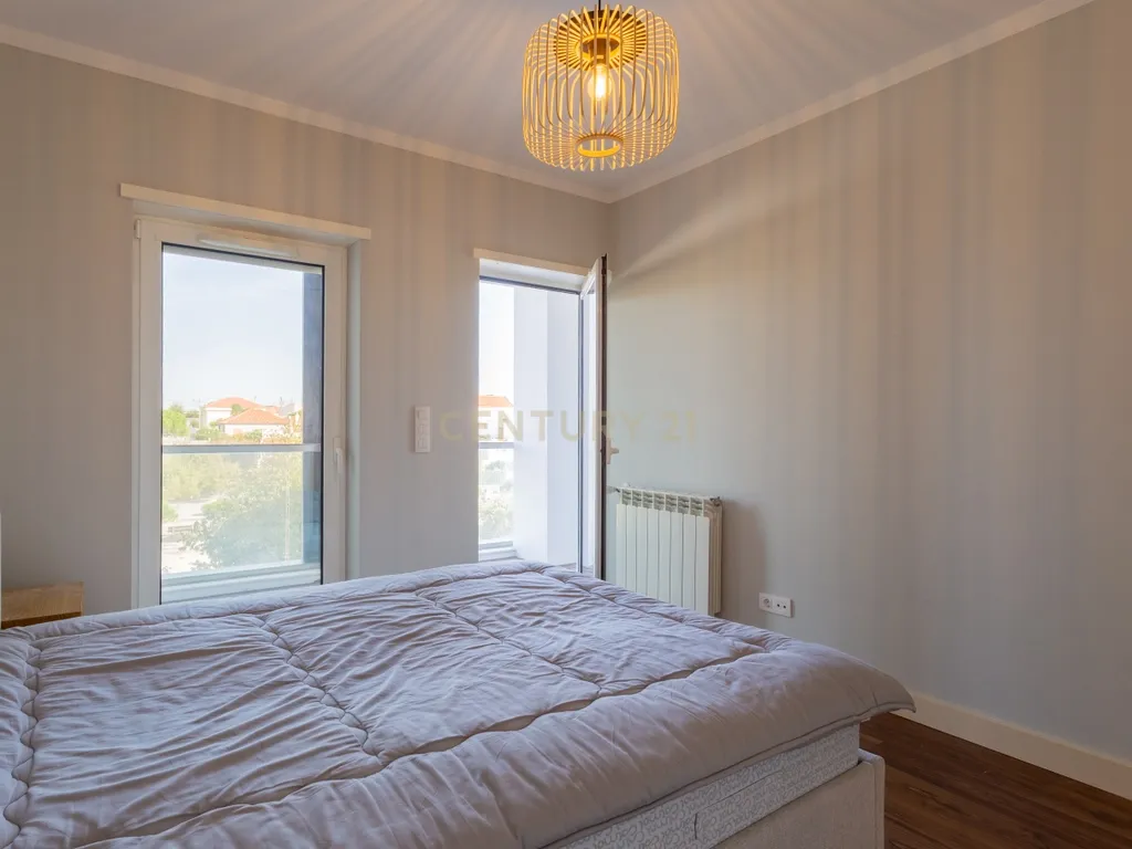 Apartamento como Novo, para arrendamento, na Caparica, Almada - Image 10