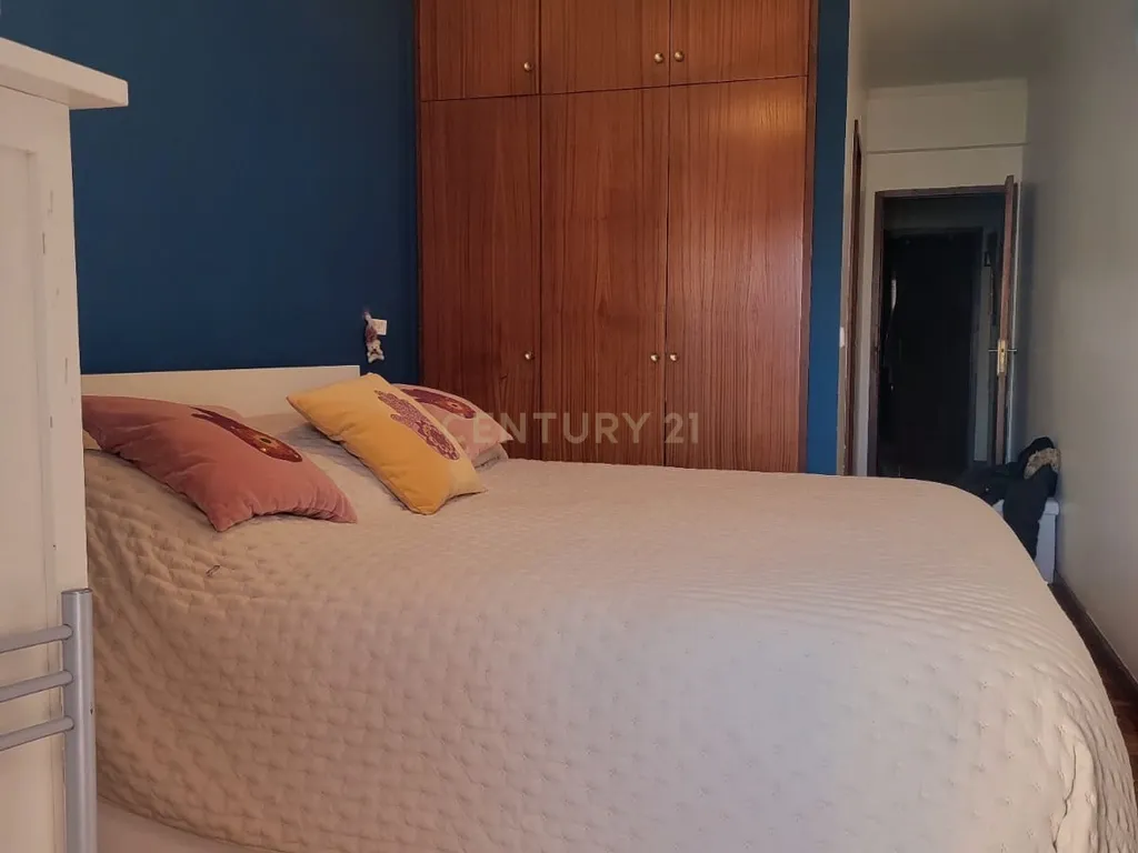 A 15 Minutos de Lisboa e das Praias: Descubra Este T3 com suíte e duas varandas em São Marcos - Image 8