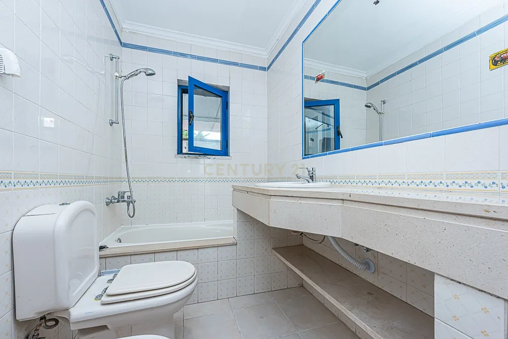 Duplex T4 em Quinta do Anjo, Palmela - 170m² com Varanda, Terraço e Garagem - Image 25