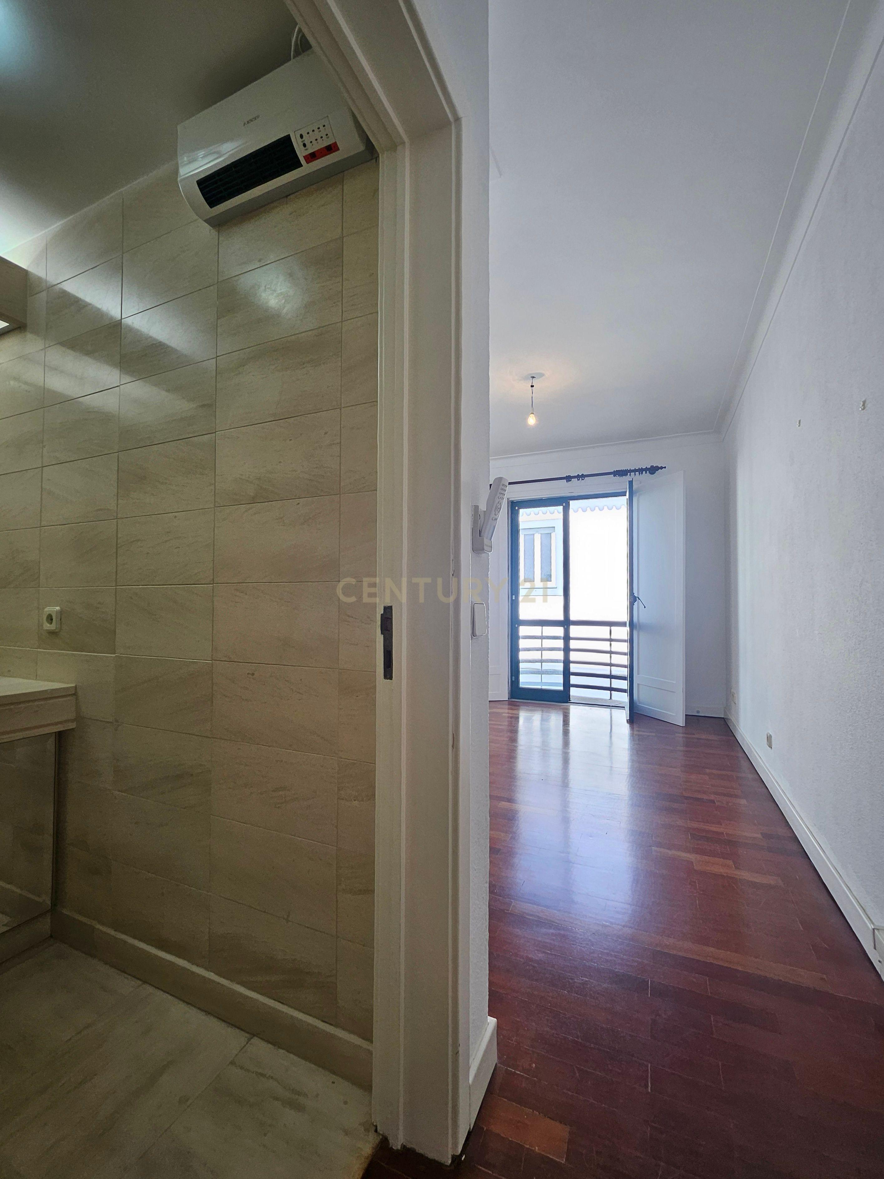 Apartamento T3 com terraço e garagem Condomínio Santa Catarina, Centro Histórico de Évora - Image 14