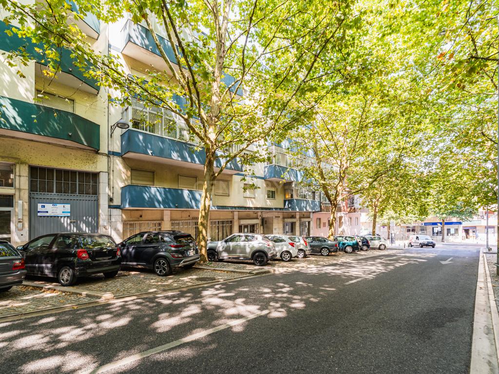 Apartamento T3 com Excelente Localização em Agualva-Cacém - Image 30