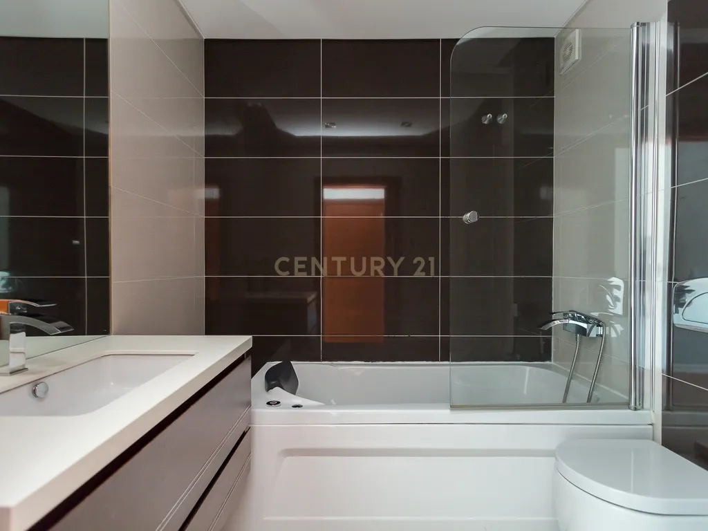 Apartamento T2 num condomínio com Vista Panorâmica em Odivelas, Famões - Image 20