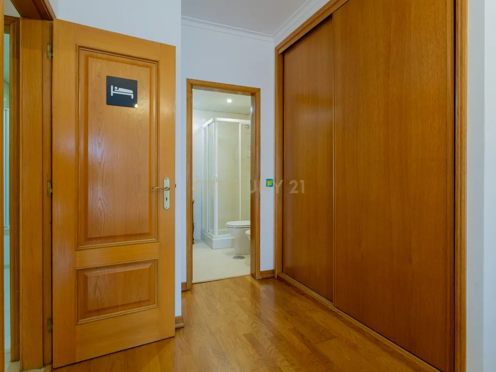 Apartamento T2, sito na localidade de Cova da Piedade, concelho de Almada. - Image 4