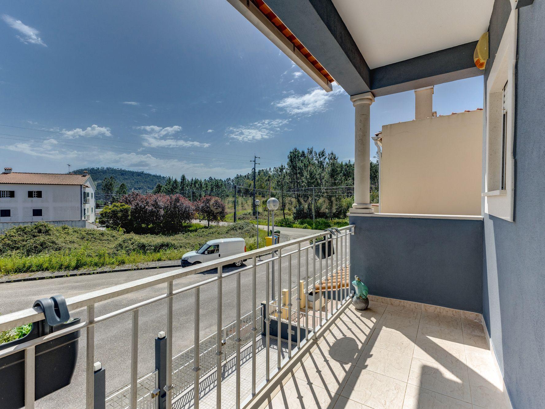 Casa Moderna em Vila de Rei com 4 Quartos e Segurança Avançada - Image 23