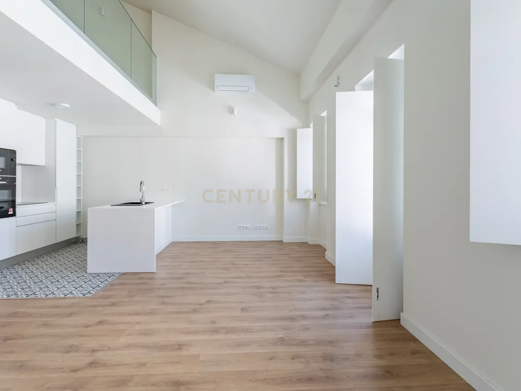 Duplex T3 para Venda, em Campolide – Pé-Direito Duplo, Terraço e Classe Energética A | 940.000 € - Image 1