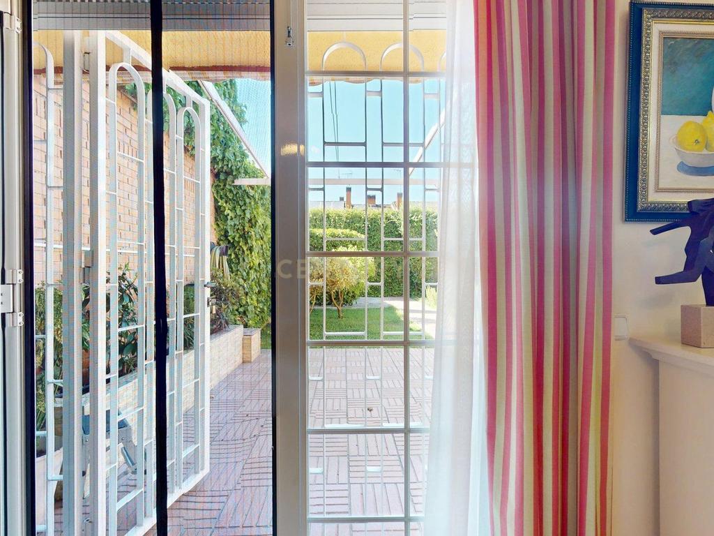 Apartamento Espaçoso com Vista para a Cidade e Montanha em Madrid - Image 4