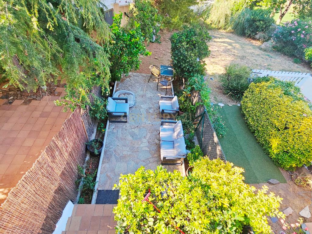 Viva o estilo de vida mediterrânico nesta casa com jardim e vista para o mar em Llançà - Image 13