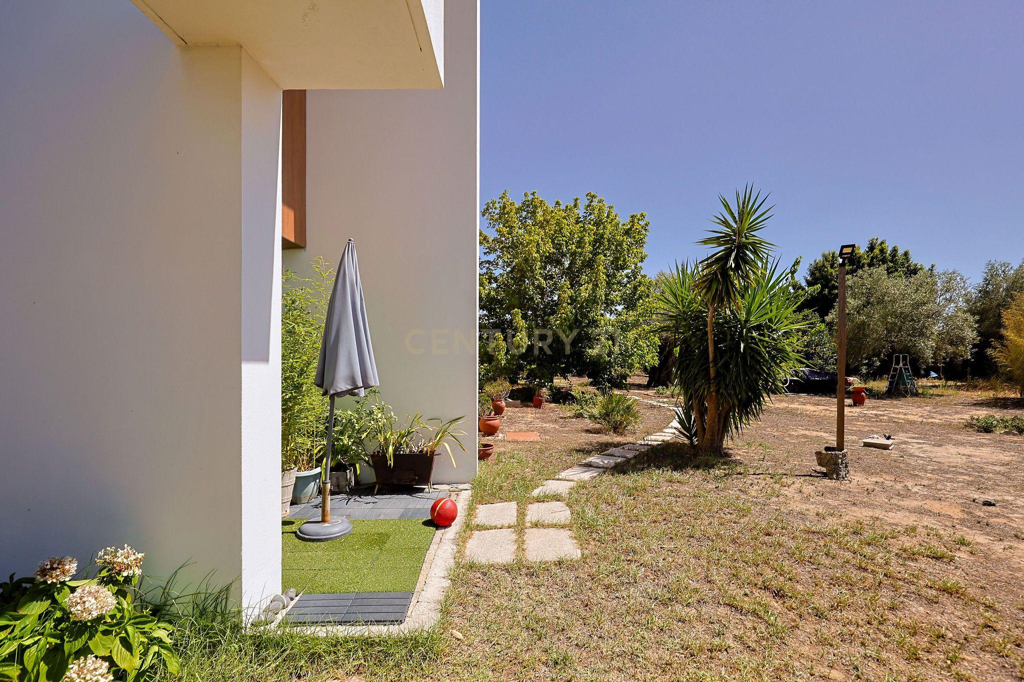 Fotografia 4 de Villa Contemporânea, inserida num lote de 9.500m2 na Quinta do Anjo, Palmela.