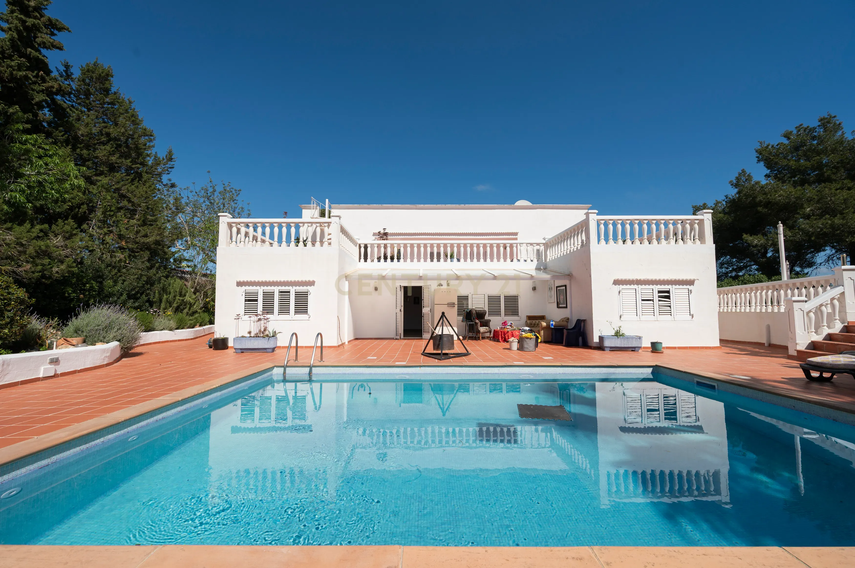 Moradia para reformar em Santa Eulália com piscina e vista panorâmica. Ótima oportunidade para investidores. - Image 4