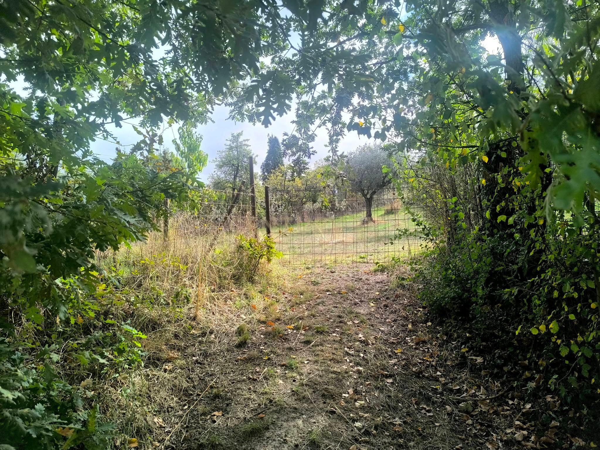 Terreno para construção de moradia a 3km do centro da cidade de Chaves, com poço de água e excelentes vistas sobre a serra e cidade.