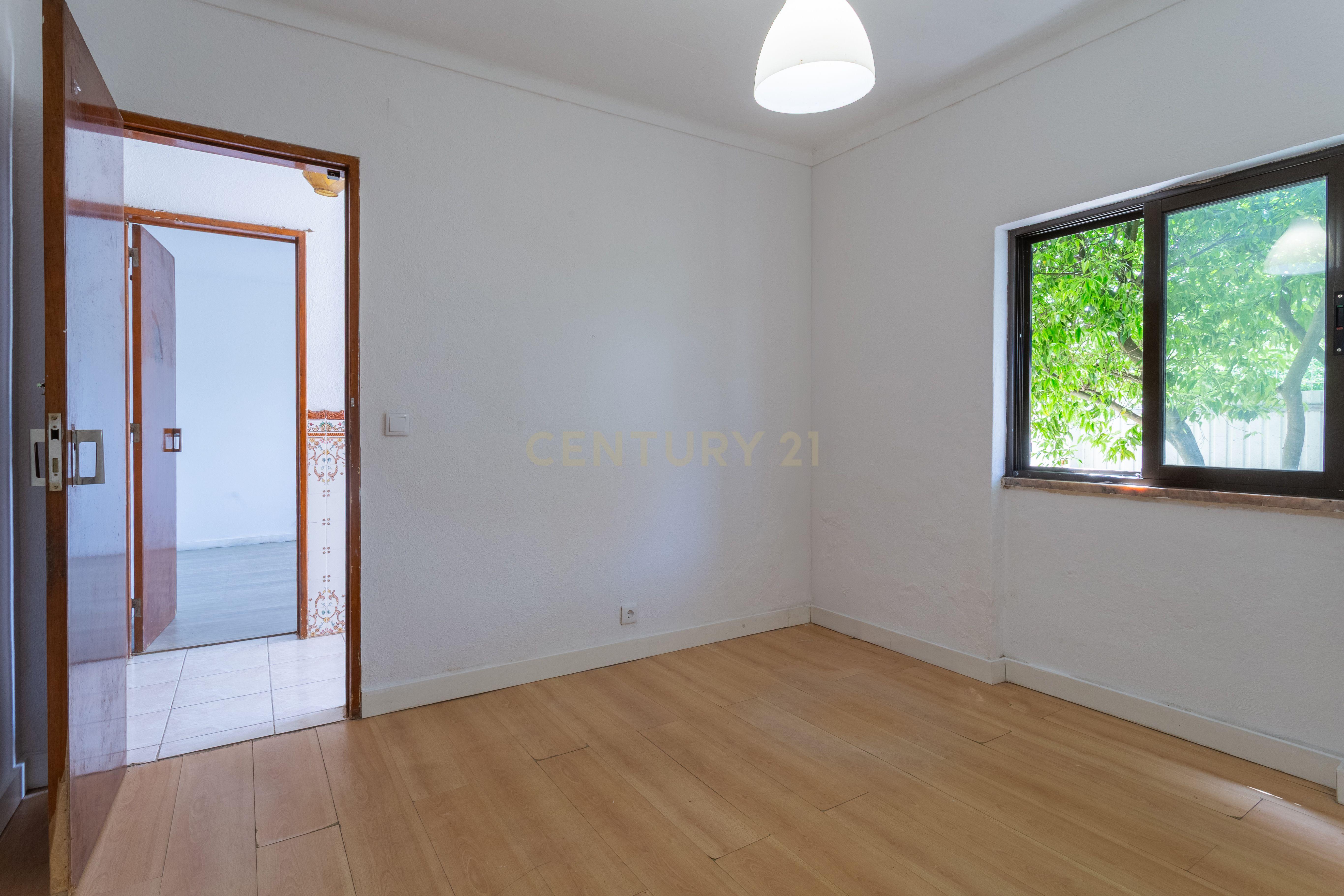 Fotografia 12 de Casa T3 em Vale Fetal, Charneca de Caparica (Sem licença de utilização)