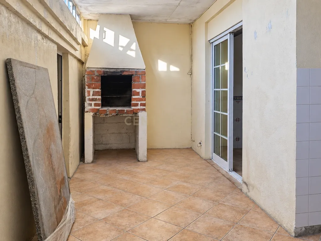 Moradia T3 com garagem, terraço e quintal em Vendas de Azeitão - Image 13