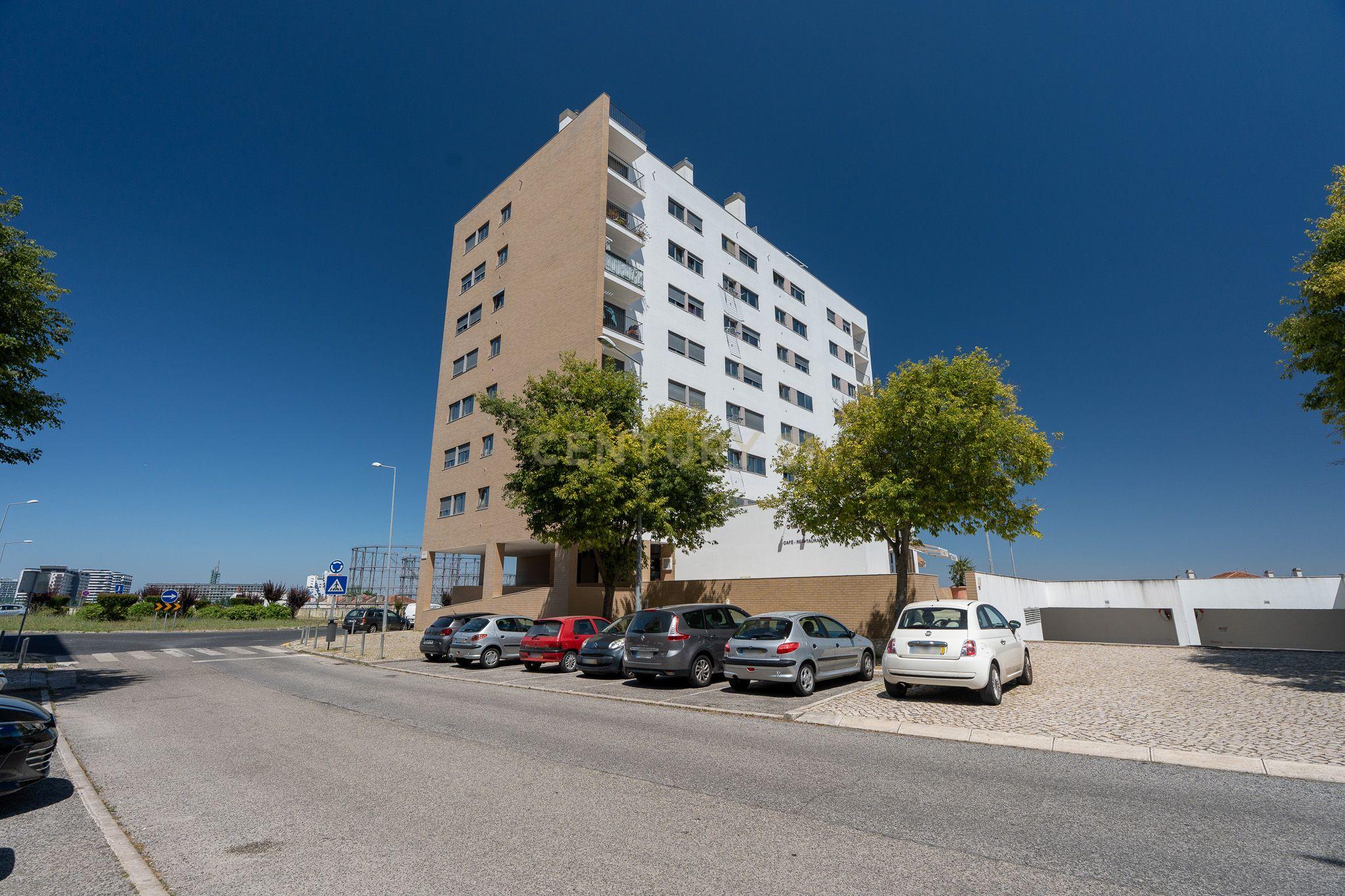 Excelente Apartamento T2 em Braço de Prata - Image 1