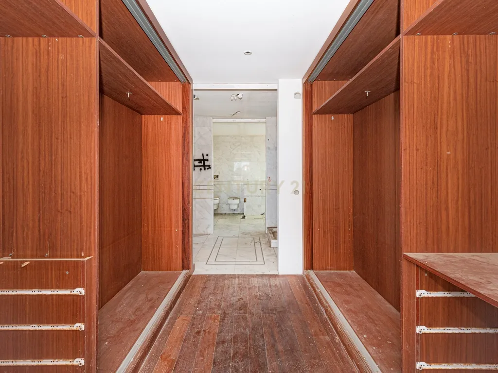 Moradia de Arquitetura Contemporânea na Aldeia dos Capuchos, Vista Mar, Rio e Cidade, com Garagem, Elevador, Piscina e Cobertura com Vista Panorâmica 360º. - Image 18