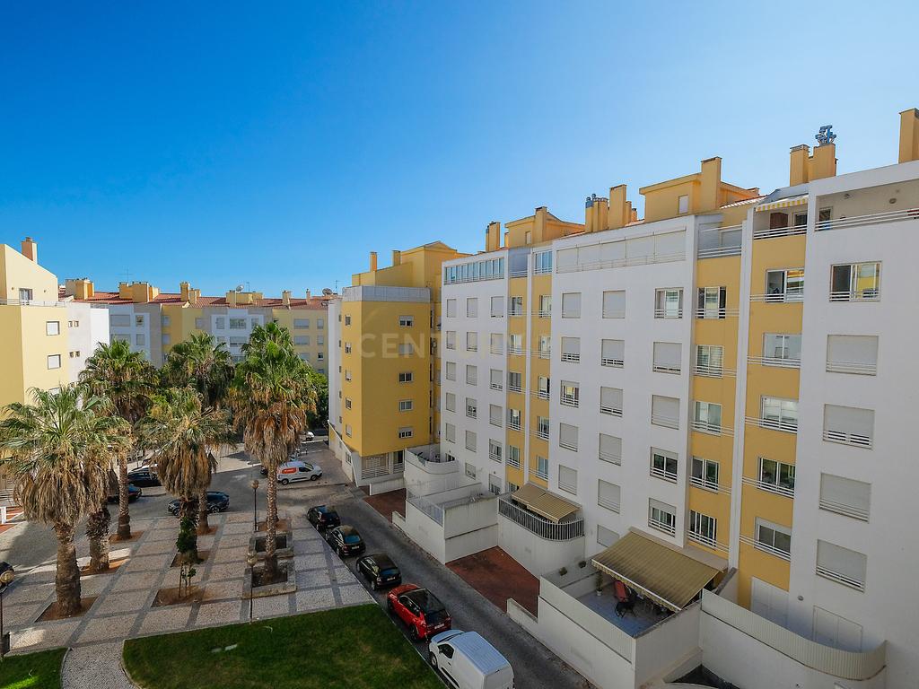 Apartamento T3 luminoso na Parede com varandas, garagem e arrecadação - Image 24