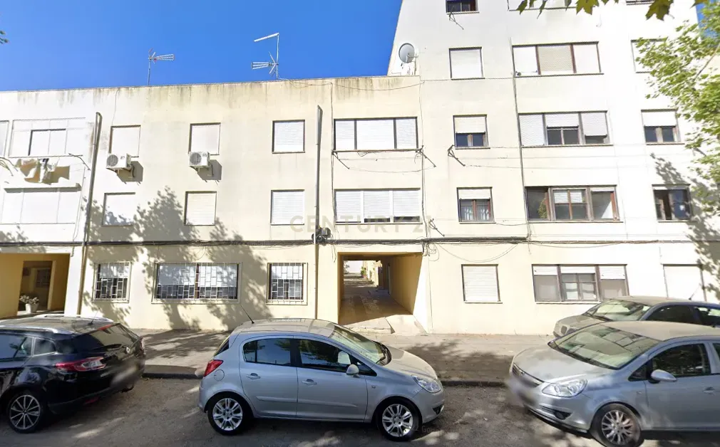 Oportunidade de Negócio - T1 em Alhos Vedros, perto de todos os serviços - Image 1