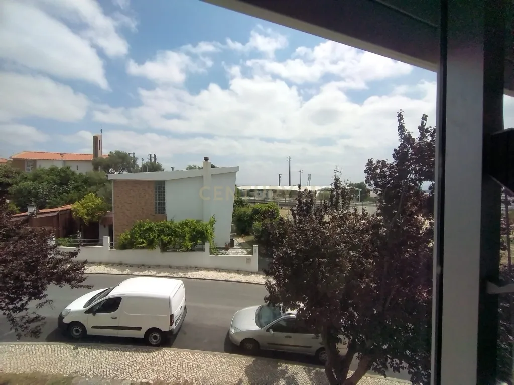 T2 Totalmente Renovado | Santa Iria da Azóia | 265.000 € - Image 12