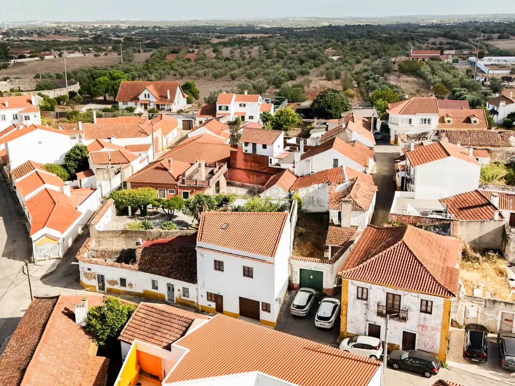 Moradia T5 com Terraço e Espaço Exterior - Image 42