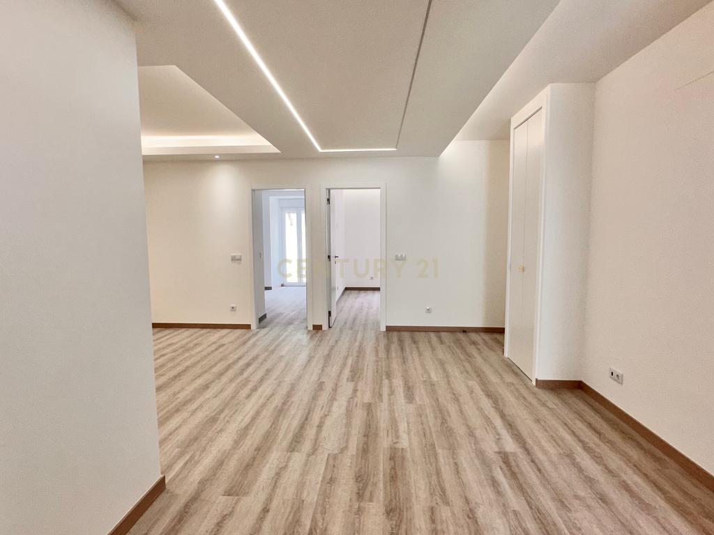 Venda T3 na Estrela - APARTAMENTO INTEGRALMENTE REMODELADO COM VARANDA GENEROSA - Image 2